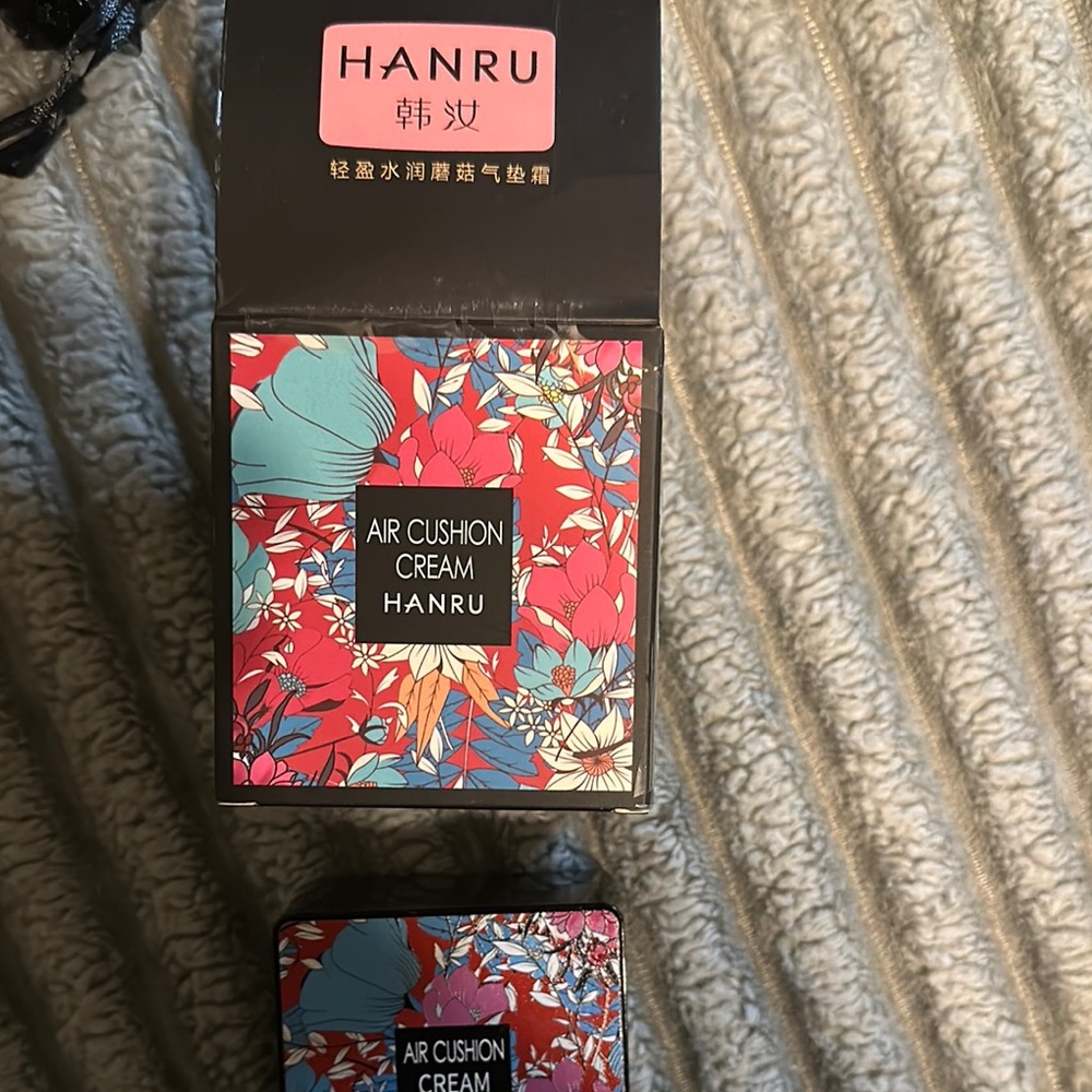HANRU Air Cushion Cream with Floral Design